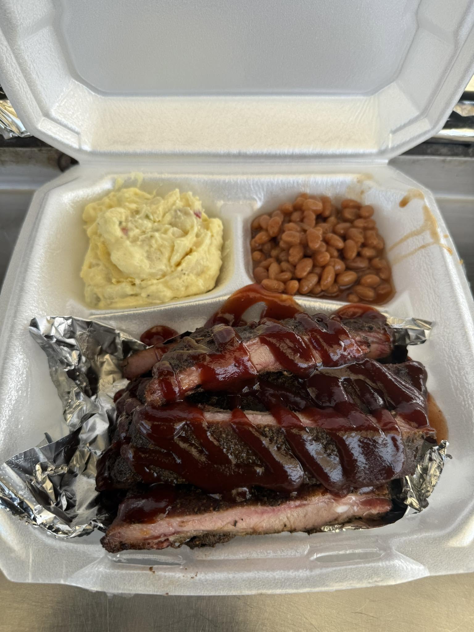 Kinnard Brothers ribs plate with sides